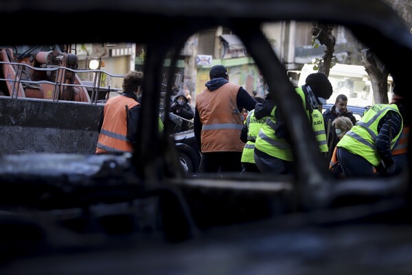 Τα Εξάρχεια την επόμενη μέρα - Αυτή είναι η εικόνα μετά από τη νύχτα επεισοδίων