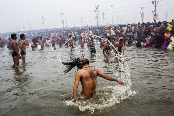 To ιερό Kumbh Mela: H μεγαλύτερη θρησκευτική συγκέντρωση στον κόσμο ξεκινά