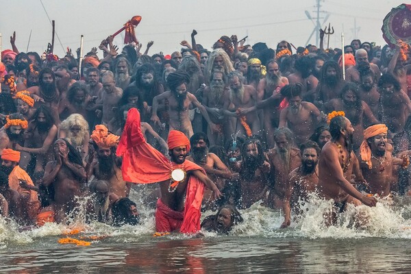 To ιερό Kumbh Mela: H μεγαλύτερη θρησκευτική συγκέντρωση στον κόσμο ξεκινά