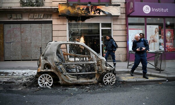 Κίτρινα Γιλέκα - Βίντεο από το πλιάτσικο σε κατάστημα της Apple