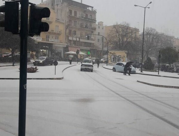 Σε λευκό κλοιό όλη η χώρα - Προβλήματα από την κακοκαιρία σε διάφορες περιοχές