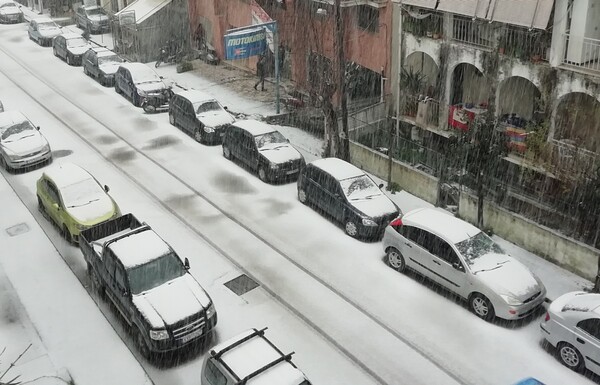 Σε λευκό κλοιό όλη η χώρα - Προβλήματα από την κακοκαιρία σε διάφορες περιοχές