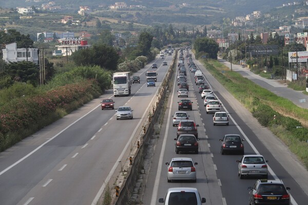 Τριήμερο 25ης Μαρτίου: Αυξημένη κίνηση στις Εθνικές Οδούς - Όλα τα μέτρα της Τροχαίας