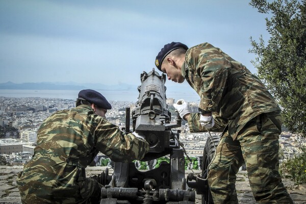 Οι 21 κανονιοβολισμοί από τον Λυκαβηττό για την επέτειο της 25ης Μαρτίου - ΦΩΤΟΓΡΑΦΙΕΣ