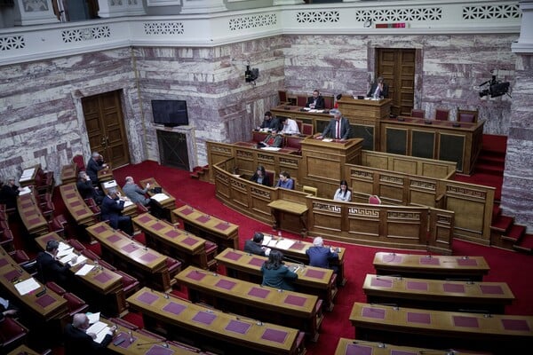 (update)Πολιτική ήττα Τσίπρα: Δεν αναθεωρείται το άρθρο 3 για τις σχέσεις Κράτους- Εκκλησίας