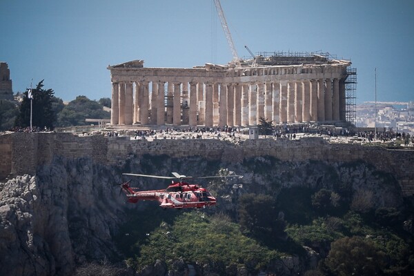 Τα μαχητικά και τα ελικόπτερα πάνω από την Αθήνα - Φωτογραφίες από τις πτήσεις