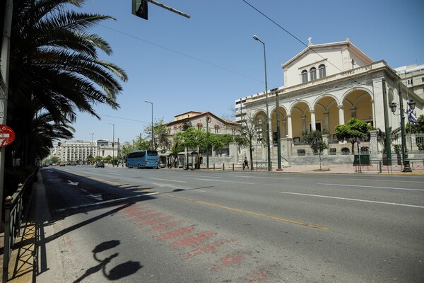 Κυριακή του Πάσχα στην Αθήνα - Δεν έχεις ξαναδεί πιο άδεια την πόλη