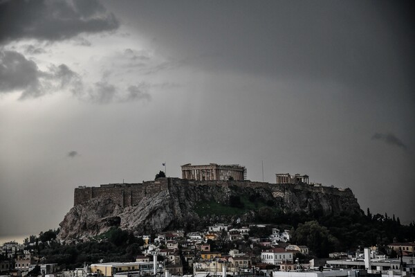 Επιδείνωση του καιρού με βροχές, καταιγίδες και πτώση της θερμοκρασίας