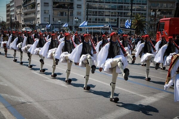 25η Μαρτίου: Φωτογραφίες από τη μεγάλη στρατιωτική παρέλαση της Αθήνας