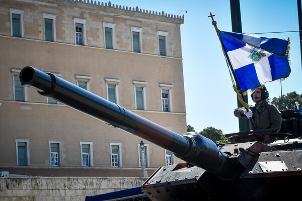 25η Μαρτίου: Φωτογραφίες από τη μεγάλη στρατιωτική παρέλαση της Αθήνας