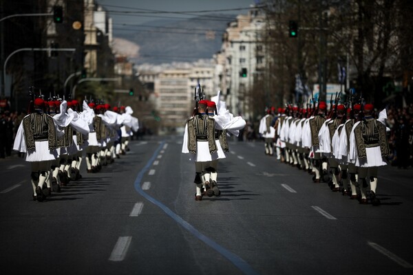 25η Μαρτίου: Φωτογραφίες από τη μεγάλη στρατιωτική παρέλαση της Αθήνας