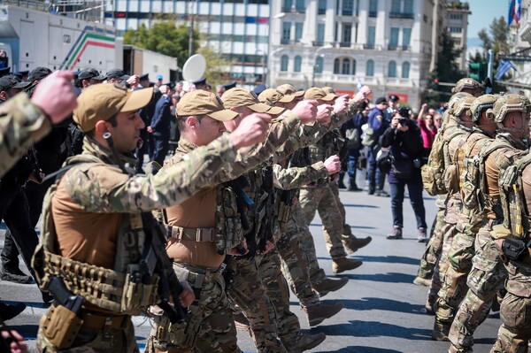 25η Μαρτίου: Φωτογραφίες από τη μεγάλη στρατιωτική παρέλαση της Αθήνας