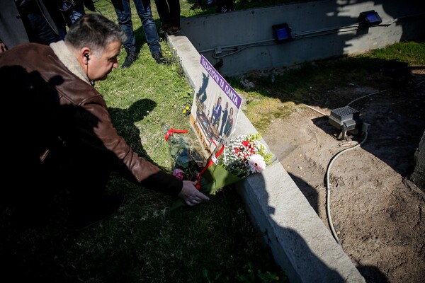 Λουλούδια στον Δρομέα κατέθεσε η ΠΟΕΔΗΝ