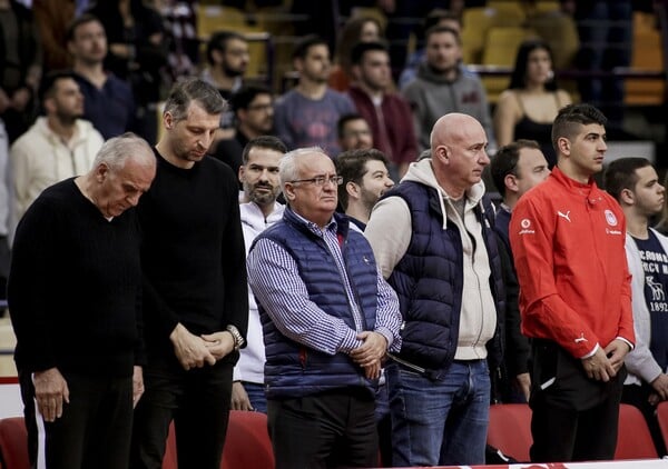 Θανάσης Γιαννακόπουλος - Όλο το ΣΕΦ όρθιο για ενός λεπτού σιγή στη μνήμη του