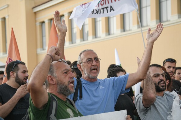 Επεισόδια στην ορκωμοσία Πατούλη στο Ζάππειο - Χημικά σε διαδηλωτές