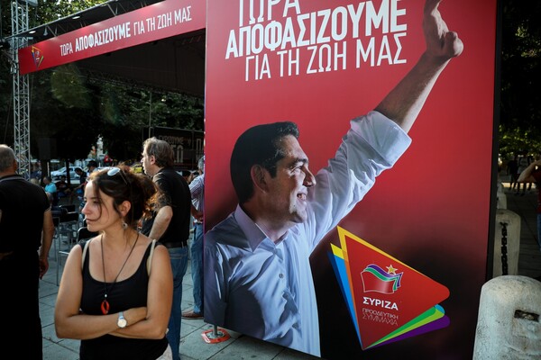 Εθνικές Εκλογές 2019: Το κλίμα στα εκλογικά περίπτερα ΣΥΡΙΖΑ και ΝΔ μετά το πρώτο exit poll