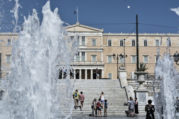 Έκτακτο δελτίο ΕΜΥ για καύσωνα: Πού θα έχουμε 40 βαθμούς Κελσίου