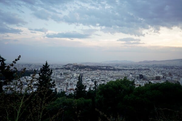 Καιρός: Ζέστη, βροχές και καταιγίδες - Πού υποχωρεί ο καύσωνας