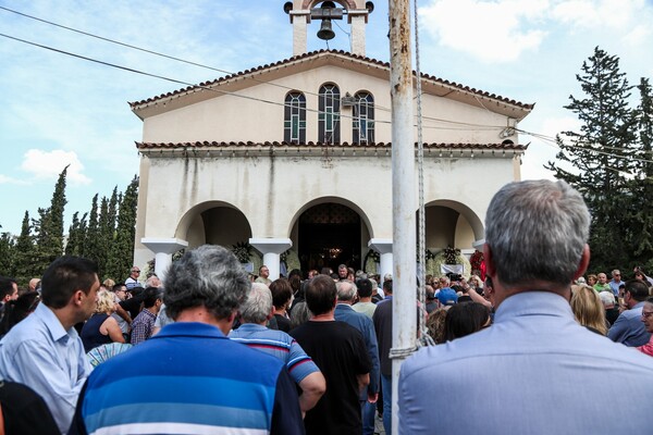 Το τελευταίο αντίο στον Λαυρέντη Μαχαιρίτσα: Στην κηδεία ο Μητσοτάκης, δεκάδες καλλιτέχνες και φίλοι του τραγουδοποιού