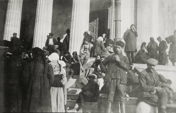 Μύθοι και αλήθειες για τους πρόσφυγες του 1922