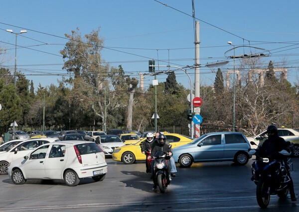 Ποιοι δρόμοι είναι κλειστοί στην Αθήνα - Σε εξέλιξη οι συγκεντρώσεις για το ασφαλιστικό