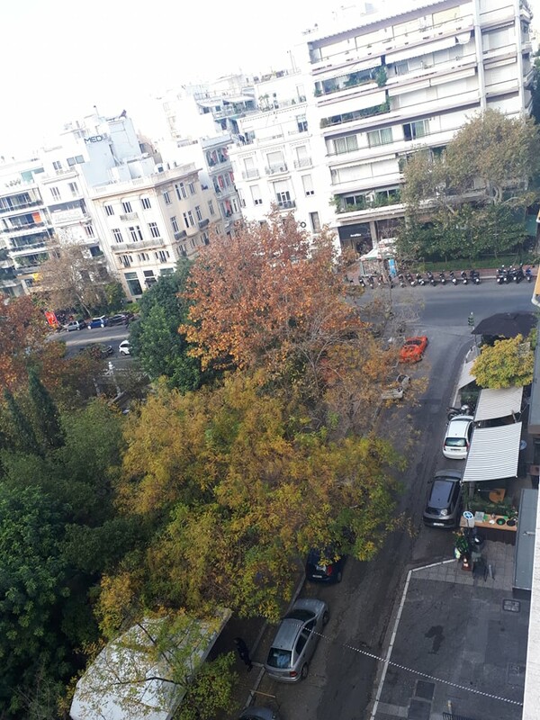 Ελεγχόμενη έκρηξη στο Κολωνάκι: Εντόπισαν ύποπτη βαλίτσα στην πλατεία