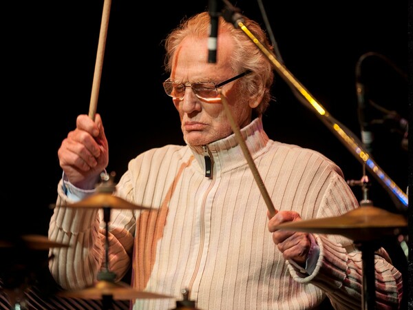 Ginger Baker: ο γίγαντας των ντραμς που πέθανε χθες άφησε αξεπέραστο ροκ, afro και τζαζ έργο