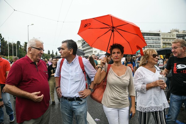 «Απύθμενο το θράσος του»: Αντιδράσεις ΑΔΕΔΥ για την παρουσία Τσακαλώτου στην πορεία