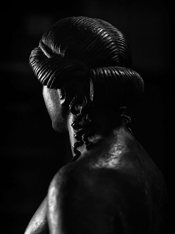 Ο Νίκος Αλιάγας φωτογραφίζει τον Απόλλωνα Κιθαρωδό και βοηθά το Λούβρο να αποκτήσει το γλυπτό