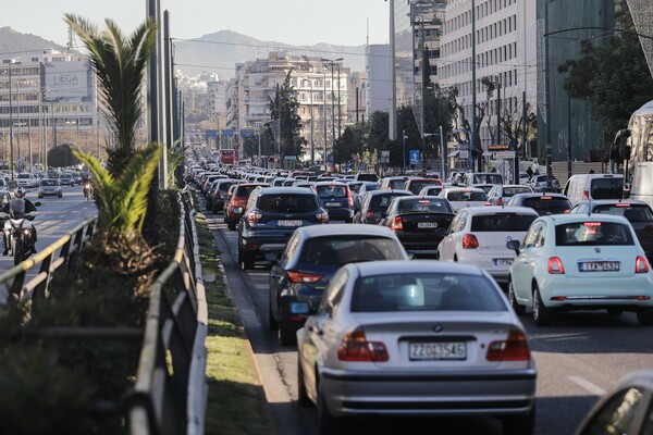 Ποιοι δρόμοι είναι κλειστοί στην Αθήνα - Σε εξέλιξη οι συγκεντρώσεις για το ασφαλιστικό