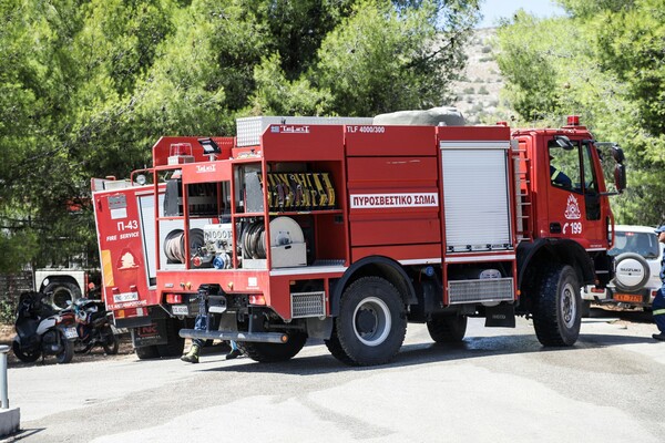 Νεκρός στη φωτιά στο Κρυονέρι - Βρέθηκε μέσα σε αυτοκίνητο