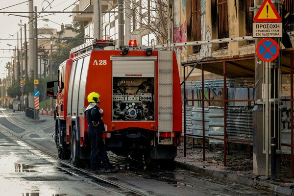 Νεκρός ηλικιωμένος εντοπίστηκε κατά την κατάσβεση φωτιάς σε κτίριο στο Ρέντη