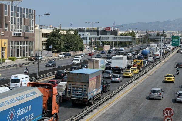 Κυκλοφοριακό κομφούζιο στον Κηφισό - Τροχαίο με φορτηγό