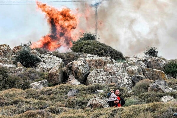 Εκρηκτική η κατάσταση στη Λέσβο: Συνεχίζεται η ένταση μετά τα χθεσινά χημικά σε μετανάστες