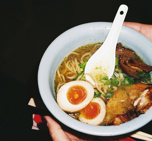 Σλουρπ! Η σούπα ramen τρώγεται κάνοντας θόρυβο