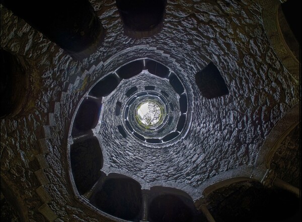 Ο «ανεστραμμένος πύργος» της Quinta da Regaleira: Ένα πηγάδι μύησης βγαλμένο από τους μύθους των Ναϊτών