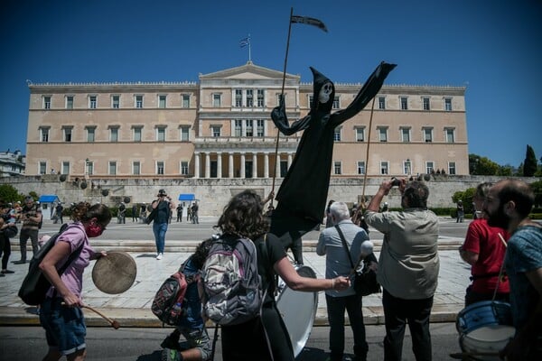 Διαμαρτυρία καλλιτεχνών σε Αθήνα και Θεσσαλονίκη - Ζητούν πρόσθετα μέτρα προστασίας για τον κλάδο τους