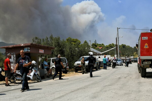 Πυρκαγιά στις Κεχριές: Δύσκολη μάχη με τις φλόγες - Εκκενώθηκαν 5 οικισμοί