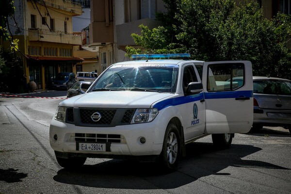 Ανώγεια: Παραδόθηκε ο γιος του 63χρονου- Νέα στοιχεία για τις διαδοχικές δολοφονίες στην πλατεία