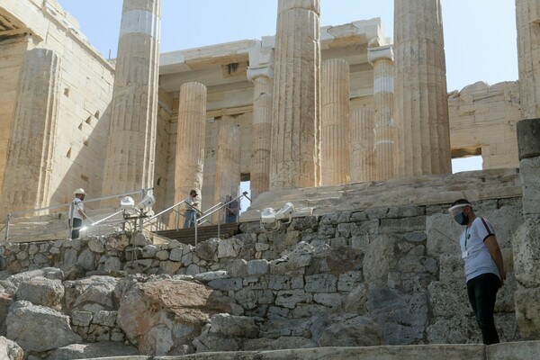 Το άνοιγμα της Ακρόπολης στα διεθνή ΜΜΕ: Με μέτρα ασφαλείας η επιστροφή στη νέα κανονικότητα