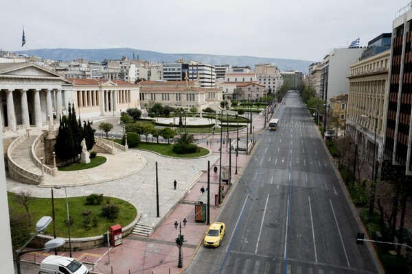 Deutsche Welle: «Απίθανη επιτυχία» της Ελλάδας - Η Ευρώπη «στην αρπάγη της επιδημίας»