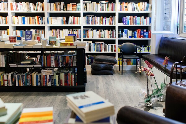 4 ανεξάρτητοι βιβλιοπώλες της Αθήνας μιλούν για τη νέα πραγματικότητα στον κόσμο του βιβλίου
