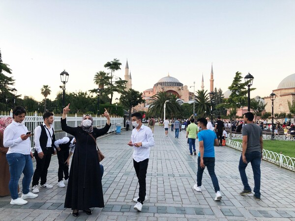 Aποστολή στην Αγία Σοφία: Οι πανηγυρισμοί, η σχεδόν ομόφωνη αποδοχή, η σιωπή των κεμαλιστών, το μέλλον