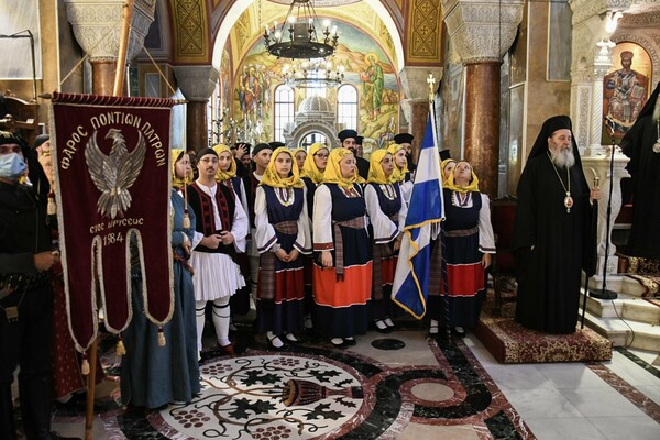 Πένθιμα χτυπούν οι καμπάνες σε όλη την Ελλάδα - Μεσίστιες σημαίες σε ναούς και μοναστήρια