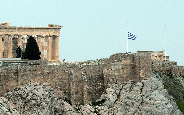 Τελευταίο αντίο στον Μανώλη Γλέζο: Σε στενό κύκλο η κηδεία του «τελευταίου παρτιζάνου»