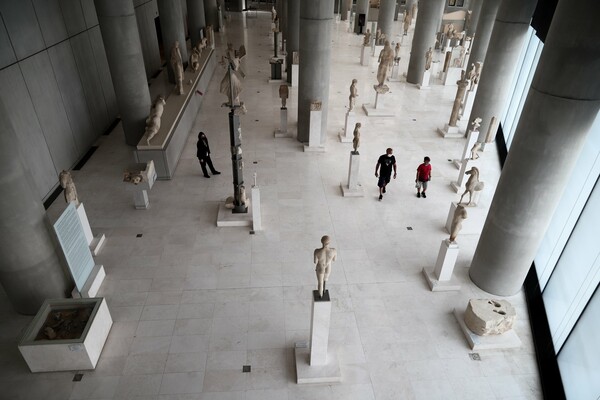 Τα αγάλματα περισσότερα από τους ανθρώπους: Εικόνες από την πρώτη μέρα ανοικτών μουσείων