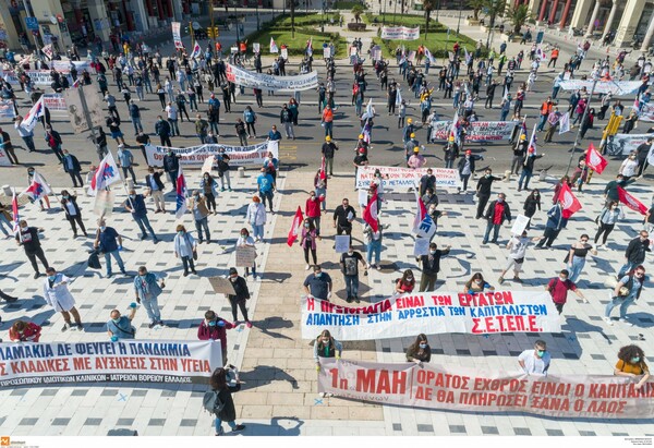 Με αποστάσεις η συγκέντρωση του ΠΑΜΕ και στη Θεσσαλονίκη