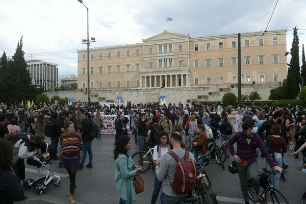 Συγκέντρωση στο Σύνταγμα κατά του περιβαλλοντικού νομοσχεδίου - ΦΩΤΟΡΕΠΟΡΤΑΖ