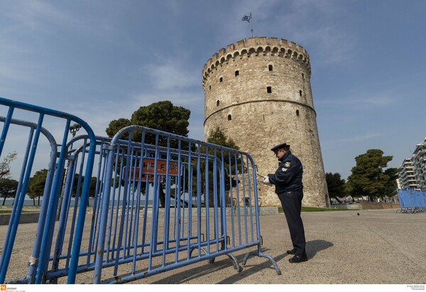 Σφραγίστηκε η Νέα Παραλία Θεσσαλονίκης - Μπήκαν 400 κιγκλιδώματα - Κανείς δεν κυκλοφορεί