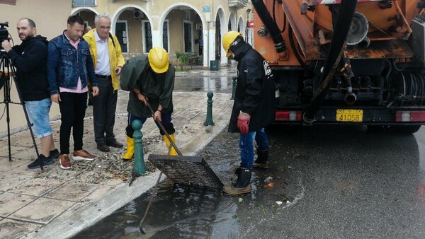 Κυκλώνας Ιανός: Καταστροφές σε Ζάκυνθο, Κεφαλονιά, Ιθάκη, Λευκάδα (Φωτογραφίες - Βίντεο)